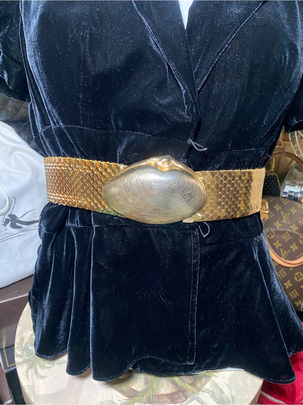 Vintage Mesh Belt with Shell-Shaped Buckle